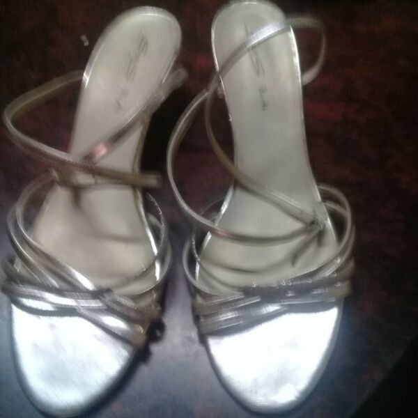 Vendo sandalias numero 39 y 40