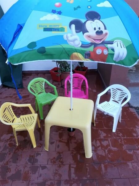 Mesa + 4 Sillas Para Niños + Sombrilla Disney