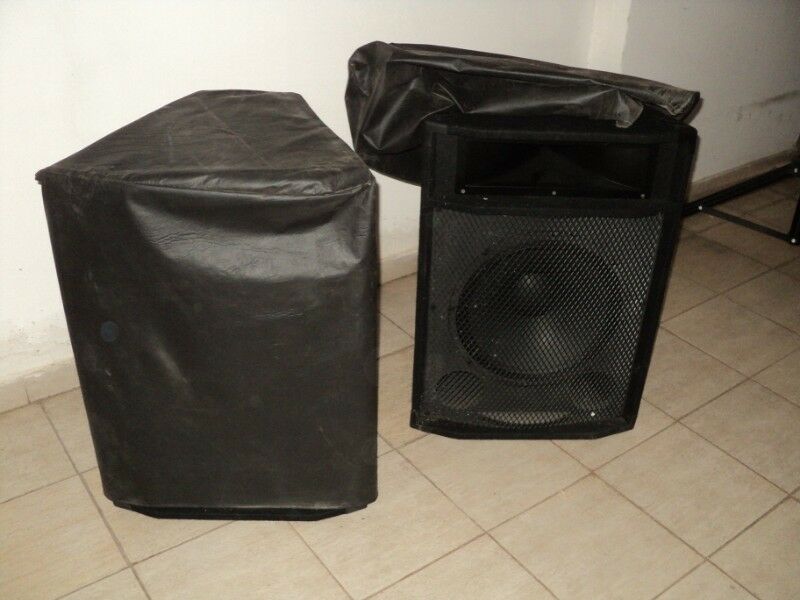 Parlantes de 15"