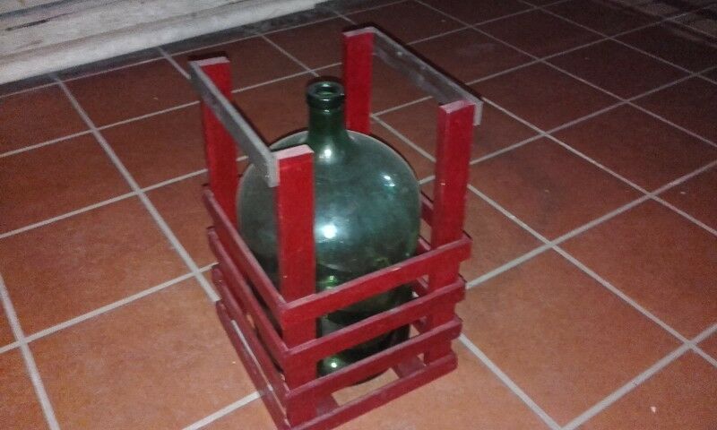 ANTIGUO BOTELLON CON CAJON