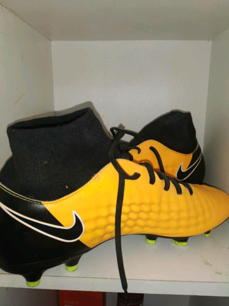 Botines Nike Magista