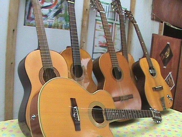 GUITARRAS NUEVAS Y USADAS.......