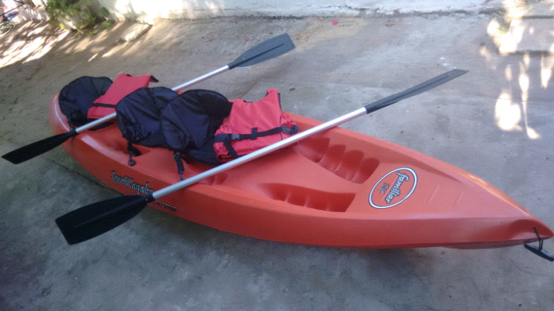 Kayak triple c/ remos,chalecos y asientos