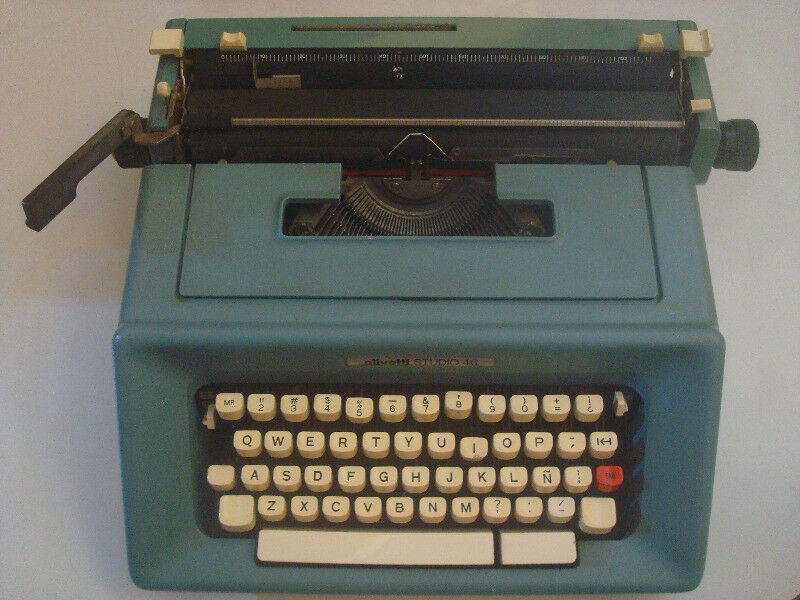 MAQUINA DE ESCRIBIR OLIVETTI STUDIO 46