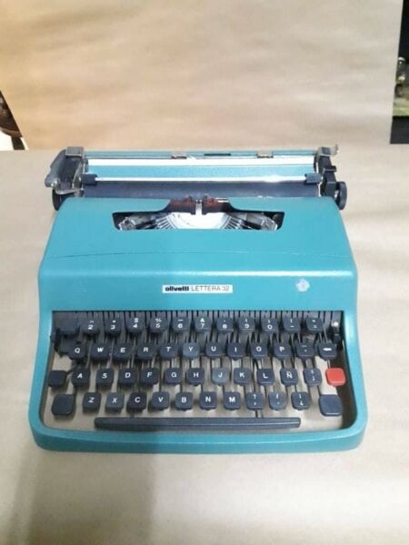 Maquina De Escribir Olivetti Lettera 32 Original C/ESTUCHE