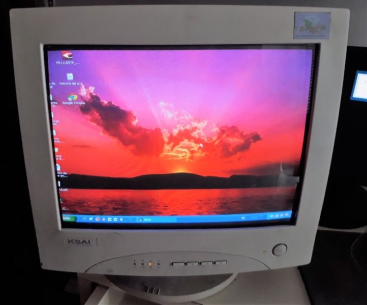 Monitor Tubo Ksai 15" Funcionando limitadamente