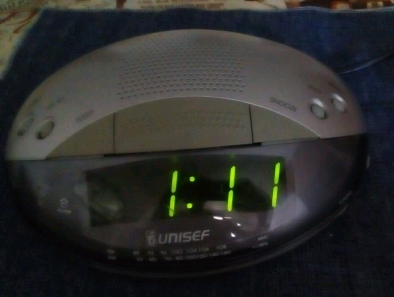 Radio reloj despertador Unisef RAC-