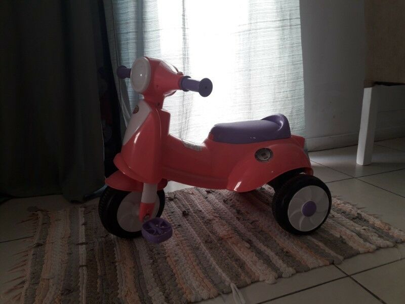 TRICICLO INFANTIL COLOR ROSA