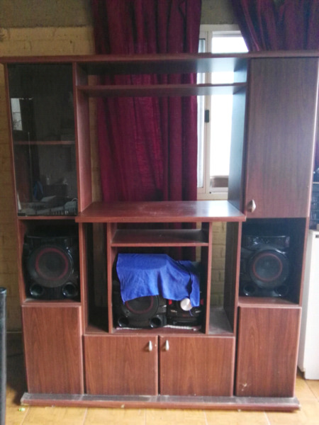 Urgente vendo modular de aydio y tv