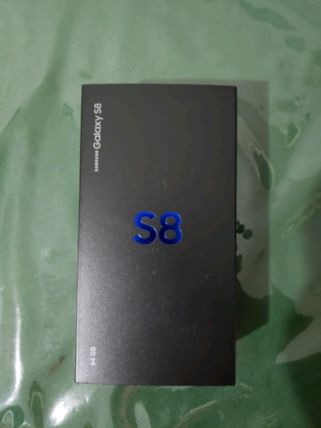 Caja Galaxy S8 negro con accesorios