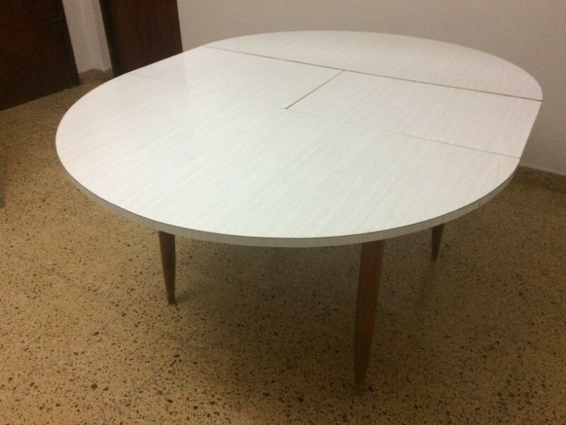Mesa extensible redonda de madera usada
