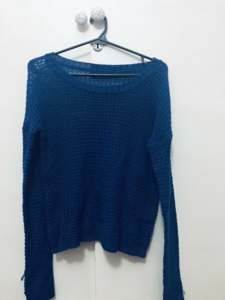 Sweater azul finito