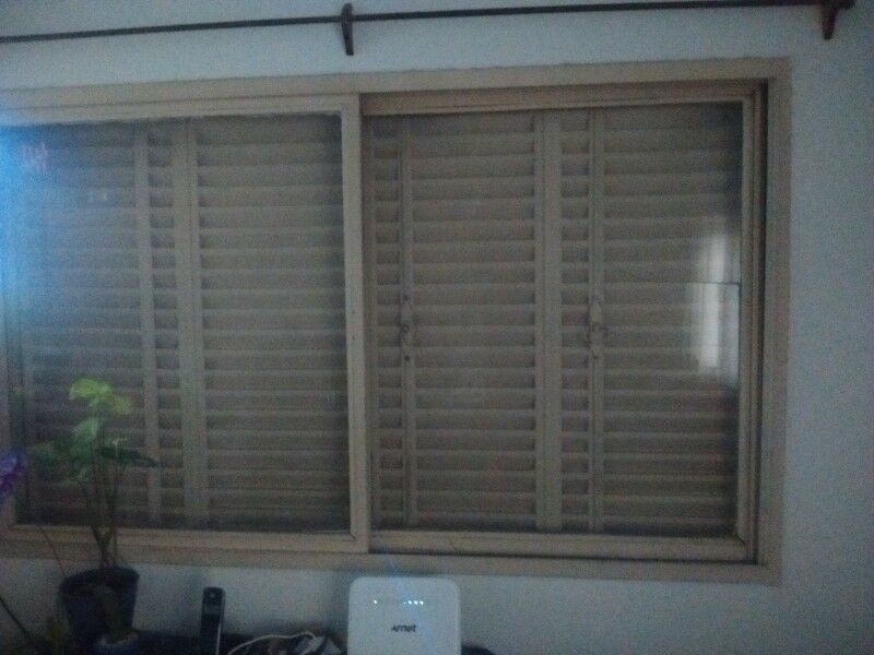 VENDO VENTANA DE CHAPA CON CELOSIAS