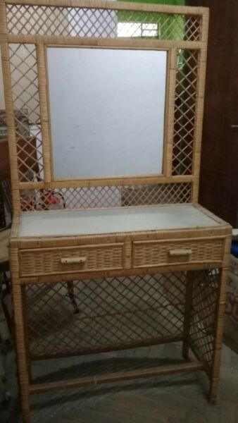 mueble de caña y mimbre