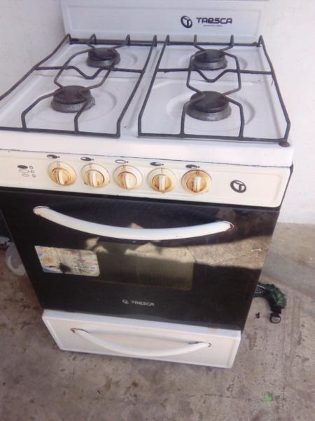 Cocina usada solo hay que reparar el horno