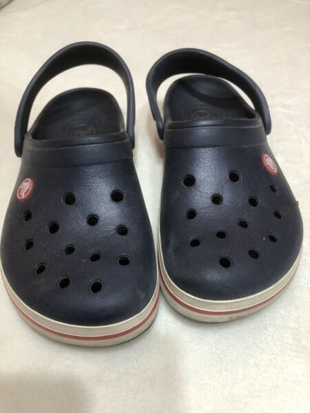 Crocs azul marino