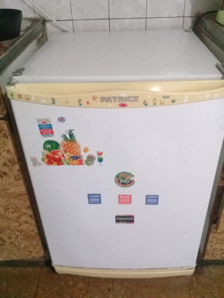 Heladera bajo mesada