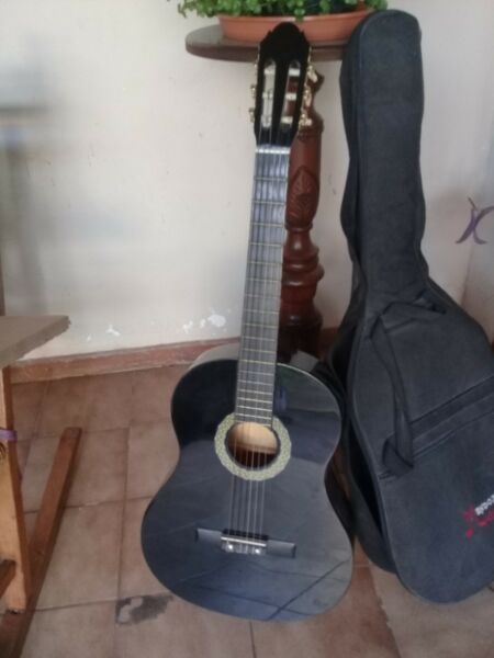 Vendo Guitarra Mediana