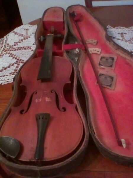 Violin Antonuis Stradivarius Faciebat 