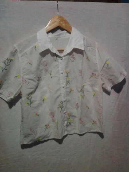 camisa blanca bordada