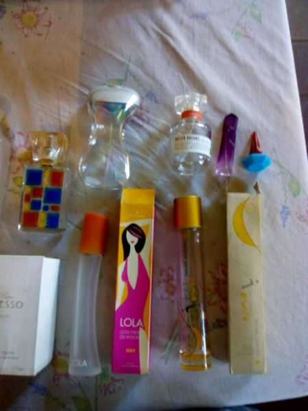 Vendo frascos de perfumes vacios para coleccion o hobbie
