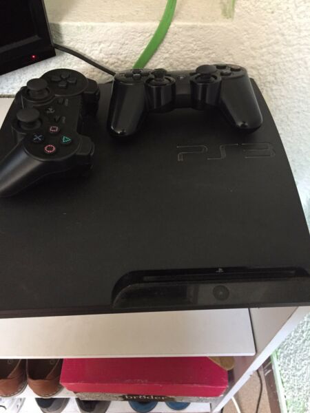 Vendo ps3 impecable 2 jostick