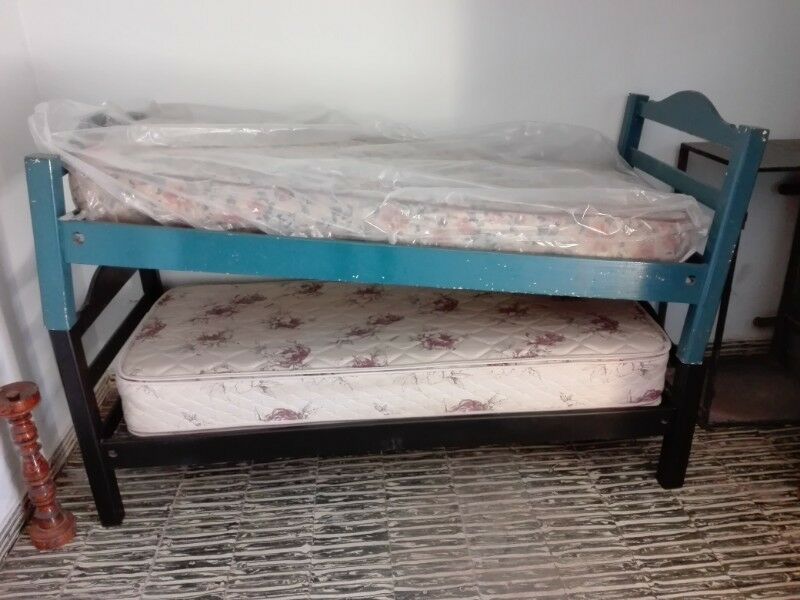 cama y colchon, una plaza. Usado.