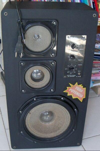 PARLANTE amplificador Excelente OPORTUNIDAD !! KIOTO HS 700