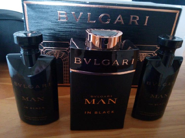 Perfume Bulgari con estuche de colección.