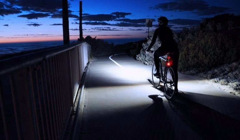 VENDO JUEGO DE LUCES LED PARA BICICLETA CON SOPORTE