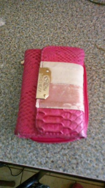 Vendo billetera rosa