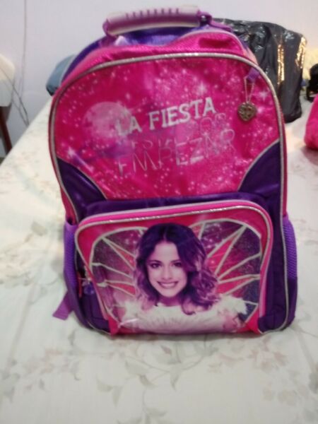 Bolso de "VIOLETA" o "TINI STOESSEL"