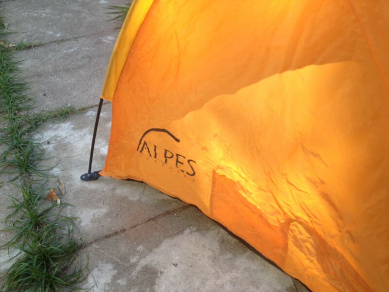 Carpa para la playa Alpes, solo un finde usada.