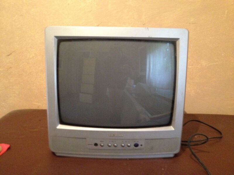 Televisor 14' kenwood sin c remoto.$650