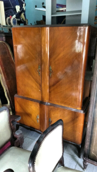 Antiguo mueble de estilo francés