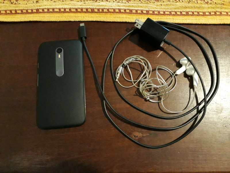 Celular Moto G3 con auriculares excelente estado!