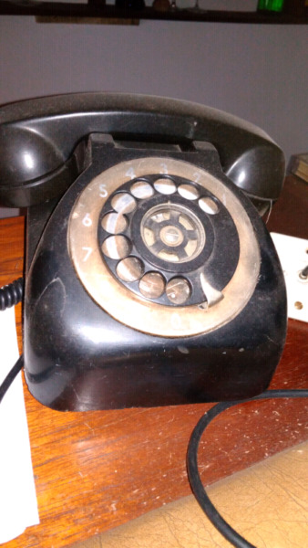 Teléfono antiguo simpático