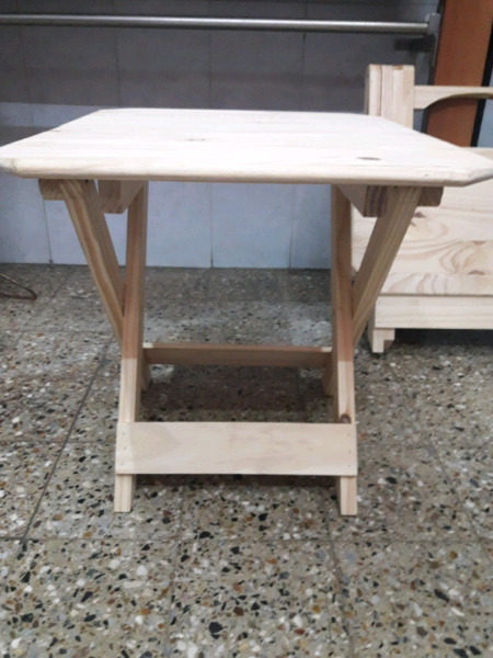 Mesa de madera plegable nueva