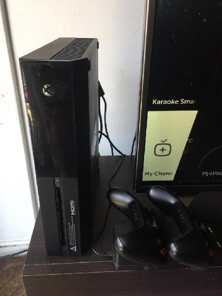 Xbox One 350Gb + 2 Joysticks + 2 Juegos