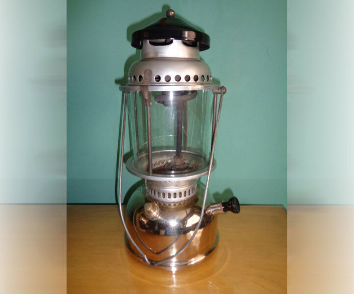 antiguo farol sol de noche kerosene