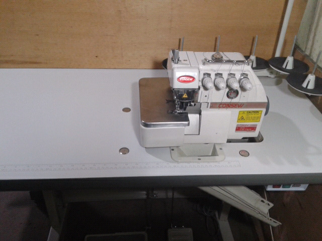 se vende overlock 5 hilos marca consew mod. CW 757 F