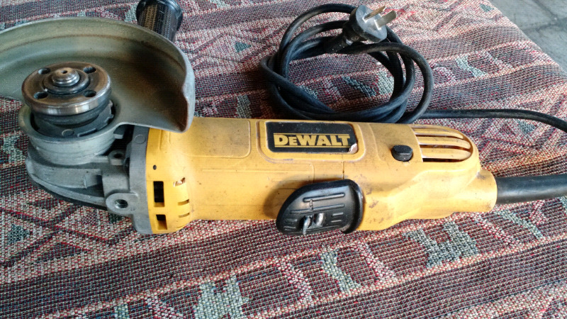 Amoladora 115mm Dewalt