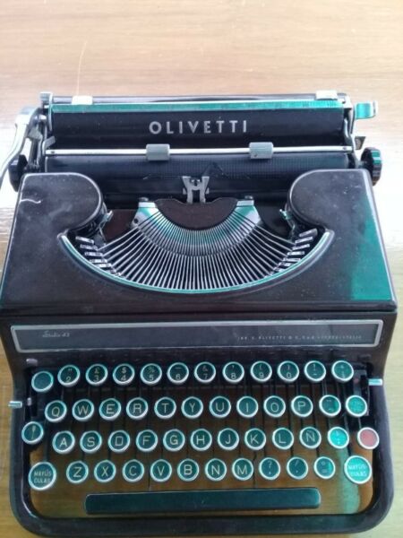 Maquina De Escribir Italiana Olivetti Studio 42 Decada 