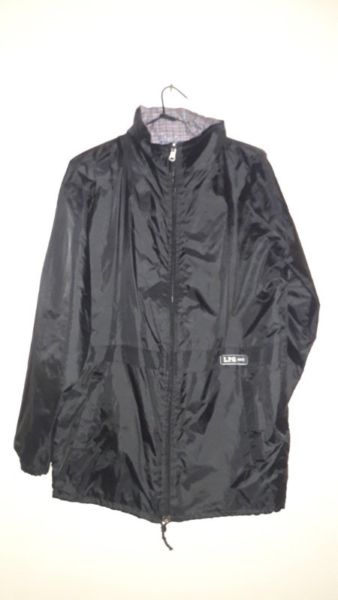 Campera rompeviento impermeable