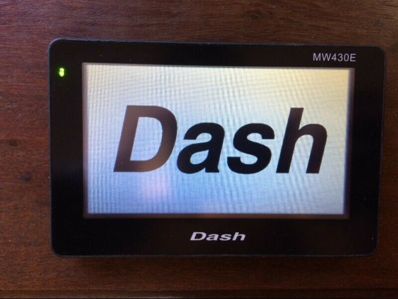 GPS Dash MW430E con soporte y cargador para auto