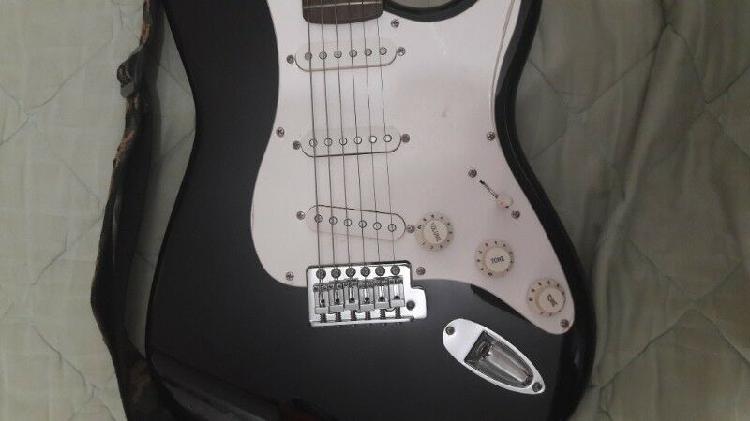 Guitarra Stratocaster Squier