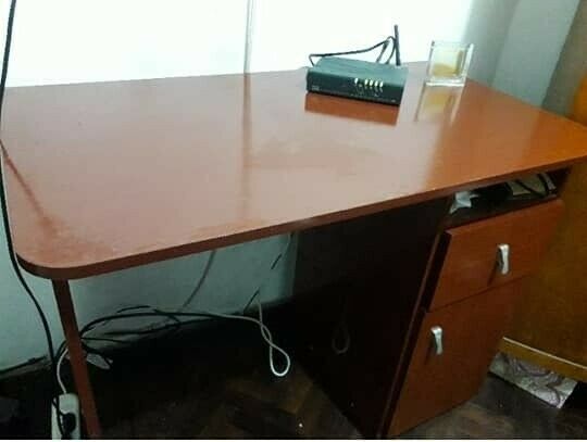 VENDO ESCRITORIO IMPECABLE