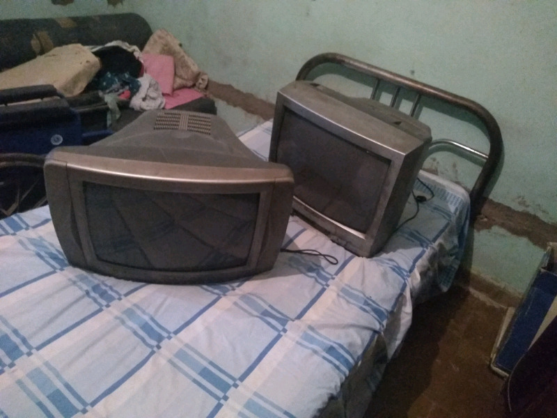 Vendo Estos 2 Televisores Ambos Estan A Reparar O Para