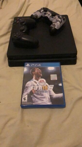 vendo play 4 casi nueva + jostick + fifa18