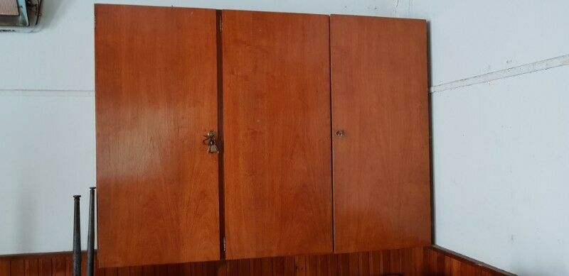 Mueble Armario Enchapado en Madera